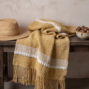 Manta Artesanal Amarillo Blanco con Relieve y Flecos – Tejido a Telar